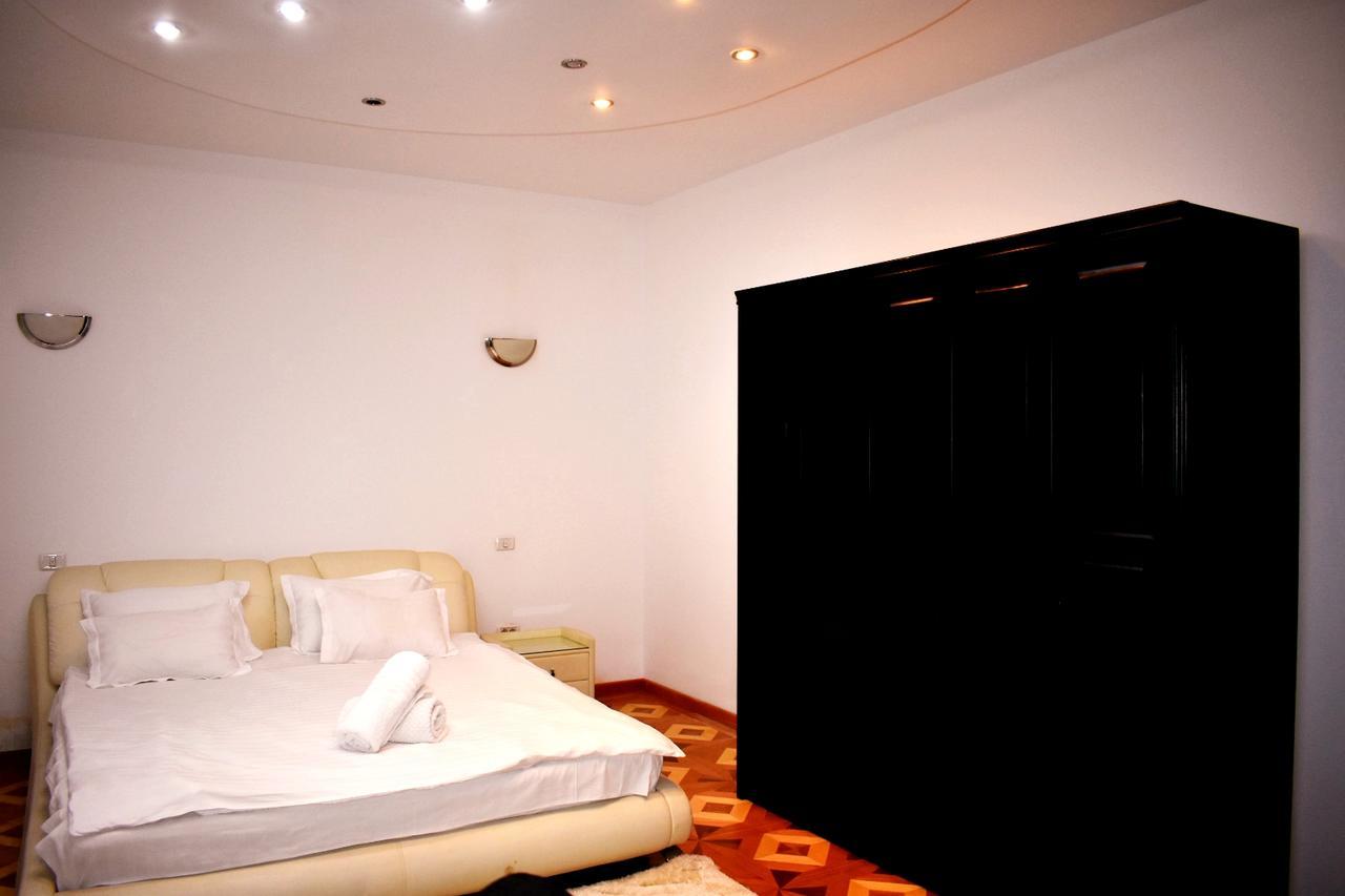 Grand Central Accomodation Sala Palatului Bucarest Esterno foto