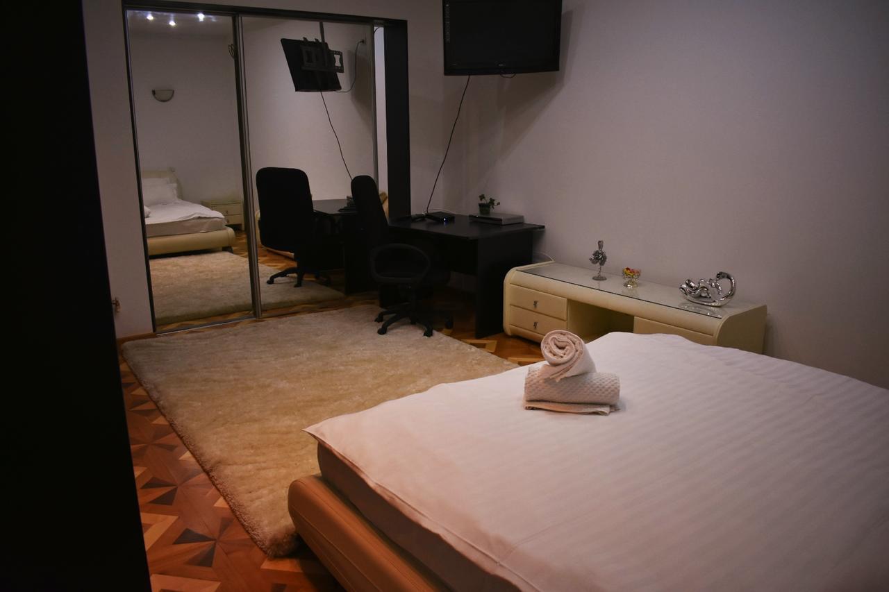Grand Central Accomodation Sala Palatului Bucarest Esterno foto
