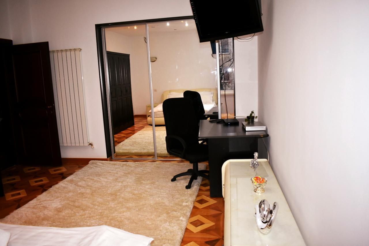 Grand Central Accomodation Sala Palatului Bucarest Esterno foto